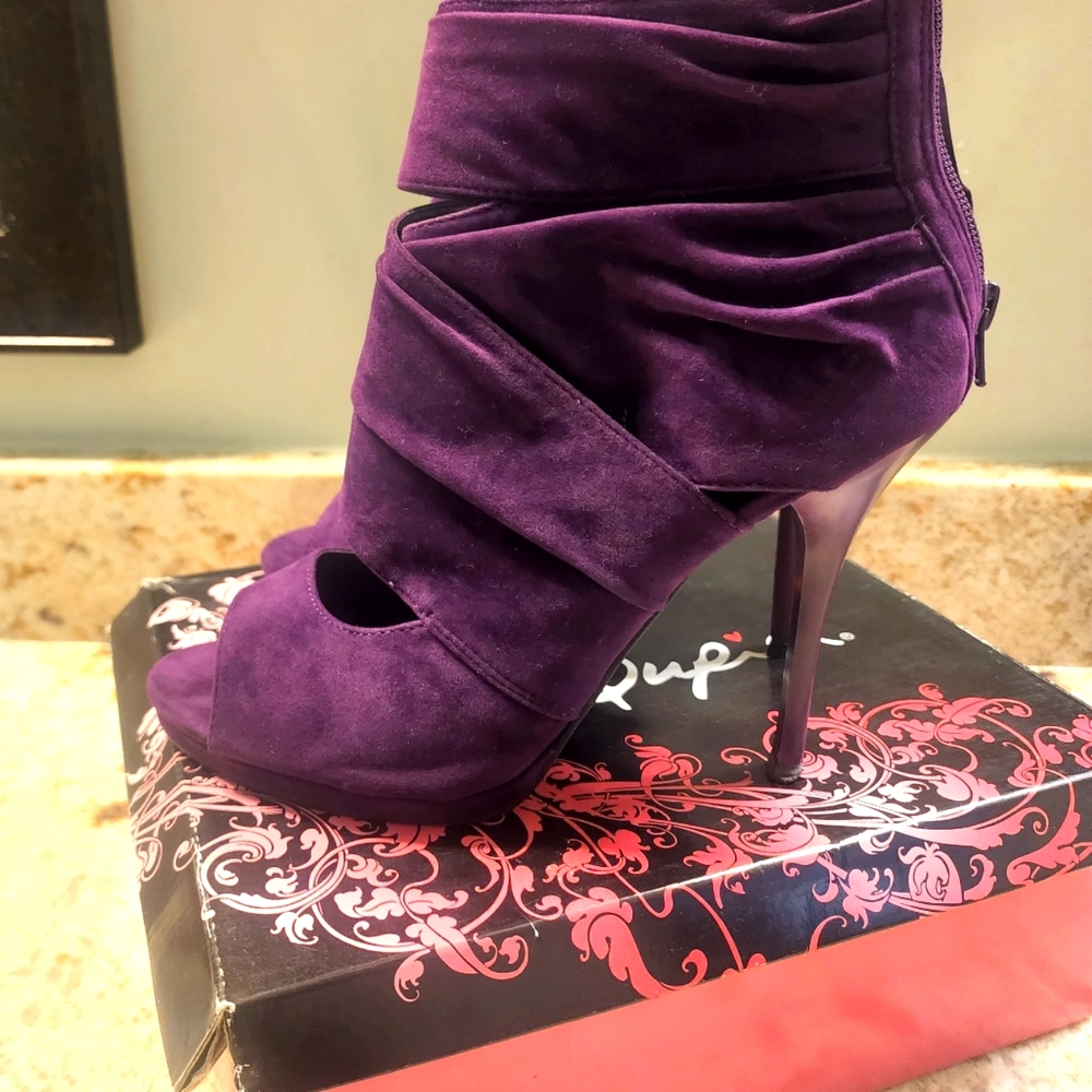 High heel Qupid size 10